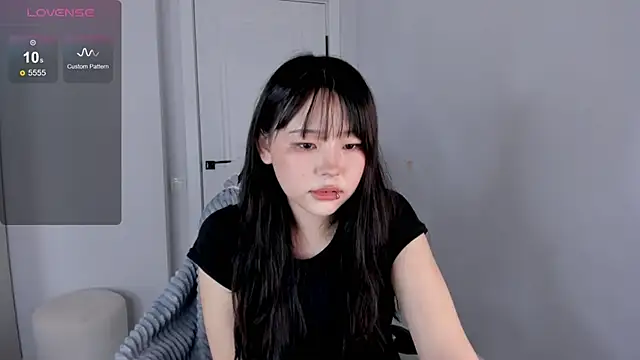 Snapshot of hee_young11 chatting on 10-15-25, 07:30 hee young11 online show from 10-15-25, 07:30