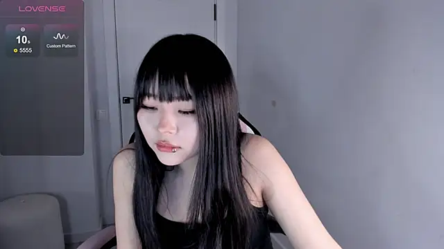 Snapshot of hee_young11 chatting on 11-19-25, 05:13 hee young11 online show from 11-19-25, 05:13