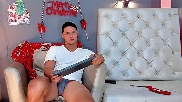 Snapshot of MITCHELL_BURNS chatting on 12-14-24, 01:28 MITCHELL BURNS online show from 12-14-24, 01:28