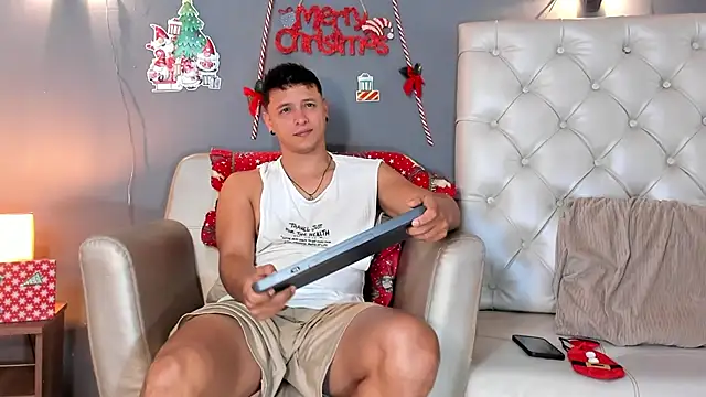 Snapshot of MITCHELL_BURNS chatting on 12-20-24, 01:33 MITCHELL BURNS online show from 12-20-24, 01:33