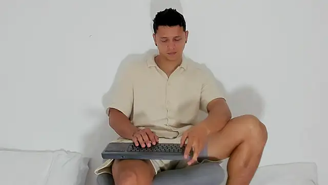 Snapshot of MITCHELL_BURNS chatting on 01-04-25, 03:07 MITCHELL BURNS online show from 01-04-25, 03:07