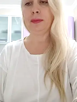 Snapshot of HotJanet chatting on 02-06-25, 12:37 HotJanet online show from 02-06-25, 12:37