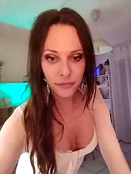 Snapshot of Luna_Kitanna chatting on 01-10-25, 11:39 Luna Kitanna online show from 01-10-25, 11:39