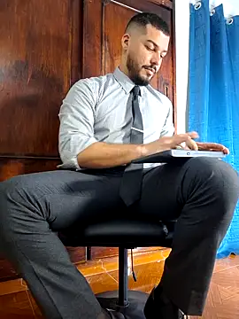 Snapshot of HenryBenso chatting on 10-07-25, 05:10 HenryBenso online show from 10-07-25, 05:10