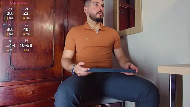 Snapshot of HenryBenso chatting on 10-09-25, 04:38 HenryBenso online show from 10-09-25, 04:38