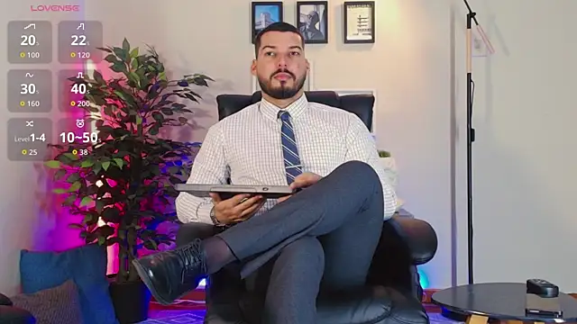 Snapshot of HenryBenso chatting on 10-13-25, 06:08 HenryBenso online show from 10-13-25, 06:08