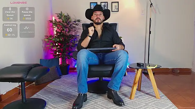 Snapshot of HenryBenso chatting on 10-14-25, 05:36 HenryBenso online show from 10-14-25, 05:36