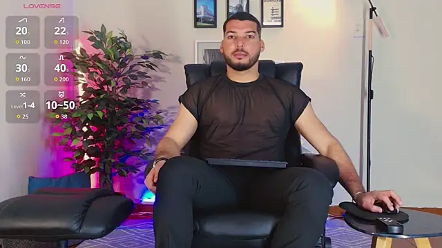 Snapshot of HenryBenso chatting on 10-21-25, 05:24 HenryBenso online show from 10-21-25, 05:24