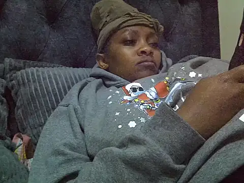 Snapshot of Brown_sexy chatting on 11-12-25, 06:30 Brown sexy online show from 11-12-25, 06:30