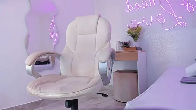 Abby-me online show from 12-18-24, 11:56
