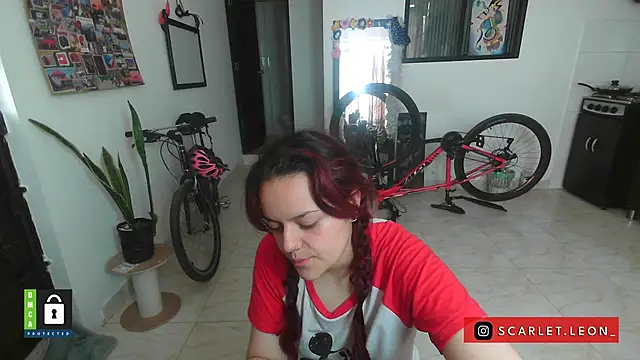 Snapshot of Scarletleon77 chatting on 10-07-25, 03:42 Scarletleon77 online show from 10-07-25, 03:42