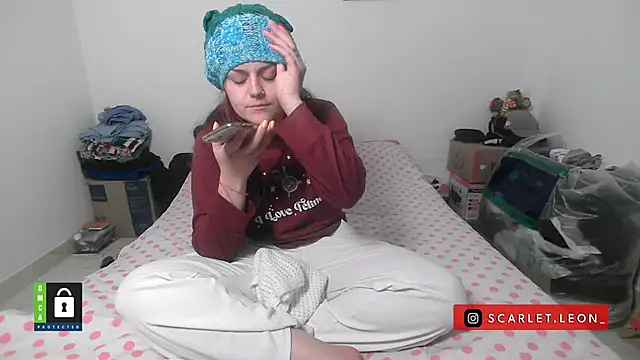 Snapshot of Scarletleon77 chatting on 10-20-25, 06:08 Scarletleon77 online show from 10-20-25, 06:08