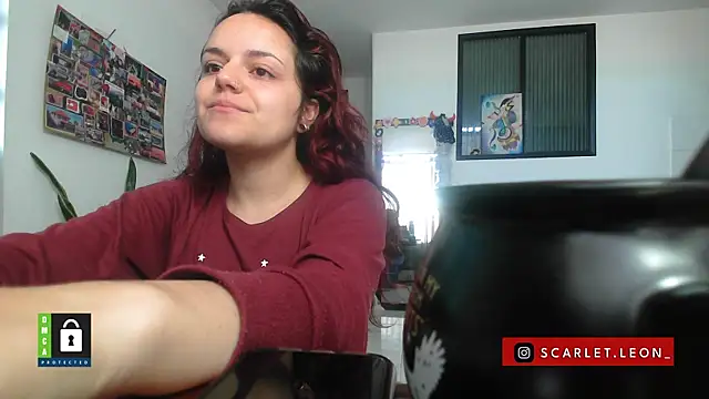 Snapshot of Scarletleon77 chatting on 10-21-25, 11:44 Scarletleon77 online show from 10-21-25, 11:44