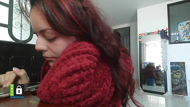 Snapshot of Scarletleon77 chatting on 10-23-25, 01:32 Scarletleon77 online show from 10-23-25, 01:32