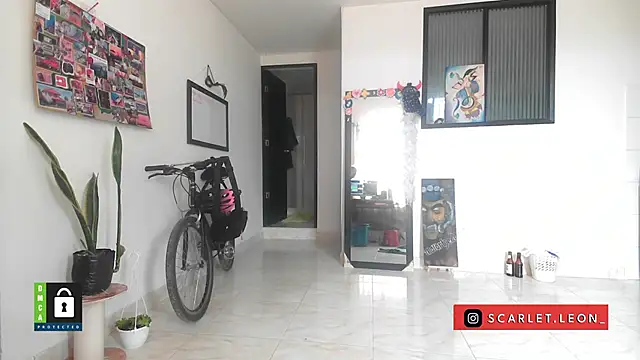 Snapshot of Scarletleon77 chatting on 10-28-25, 01:14 Scarletleon77 online show from 10-28-25, 01:14