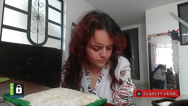 Snapshot of Scarletleon77 chatting on 10-29-25, 12:40 Scarletleon77 online show from 10-29-25, 12:40