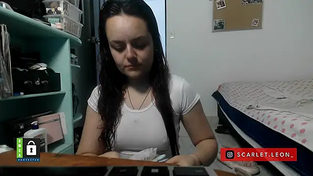 Snapshot of Scarletleon77 chatting on 11-12-25, 02:28 Scarletleon77 online show from 11-12-25, 02:28