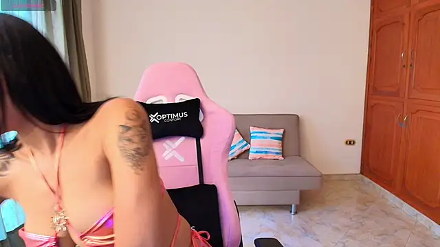 Snapshot of lili_jade222 chatting on 10-17-25, 01:57 lili jade222 online show from 10-17-25, 01:57