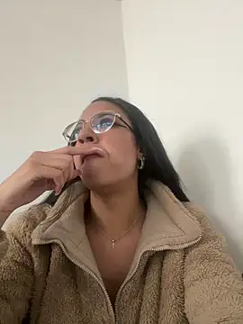 valentinabaez online show from 02-12-25, 06:09