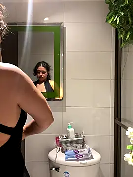 Snapshot of Nathcurly_ chatting on 10-31-25, 02:12 Nathcurly online show from 10-31-25, 02:12