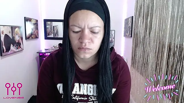 Snapshot of Cristal_w chatting on 10-15-25, 12:38 Cristal w online show from 10-15-25, 12:38