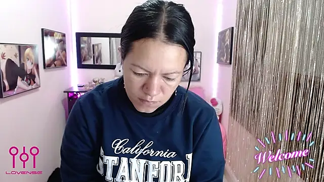 Snapshot of Cristal_w chatting on 10-16-25, 12:39 Cristal w online show from 10-16-25, 12:39