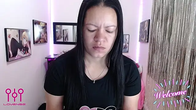 Snapshot of Cristal_w chatting on 10-19-25, 01:56 Cristal w online show from 10-19-25, 01:56