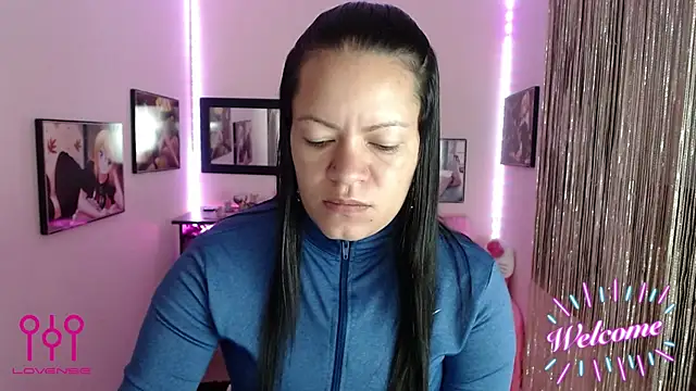 Snapshot of Cristal_w chatting on 10-28-25, 12:30 Cristal w online show from 10-28-25, 12:30