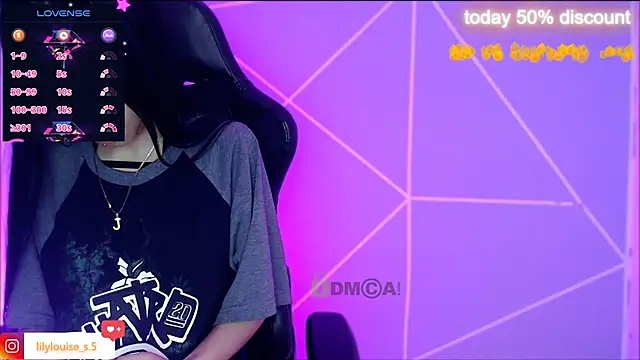 Snapshot of lilylouisee chatting on 10-29-25, 12:29 lilylouisee online show from 10-29-25, 12:29