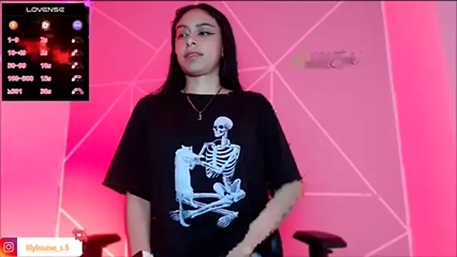 Snapshot of lilylouisee chatting on 11-01-25, 06:15 lilylouisee online show from 11-01-25, 06:15