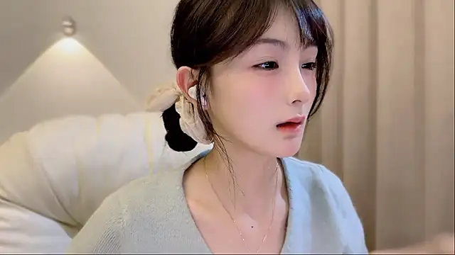 Snapshot of SHUIshui_ chatting on 12-15-25, 01:15 SHUIshui online show from 12-15-25, 01:15