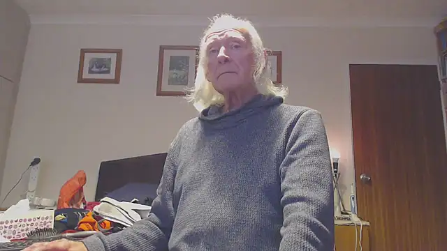 WaverlyKernow online show from 10-15-25, 01:33