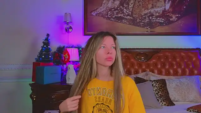 Real Tini online show from 12-19-25, 06:20