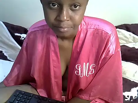 Snapshot of chocolate_panther chatting on 10-06-25, 02:14 chocolate panther online show from 10-06-25, 02:14