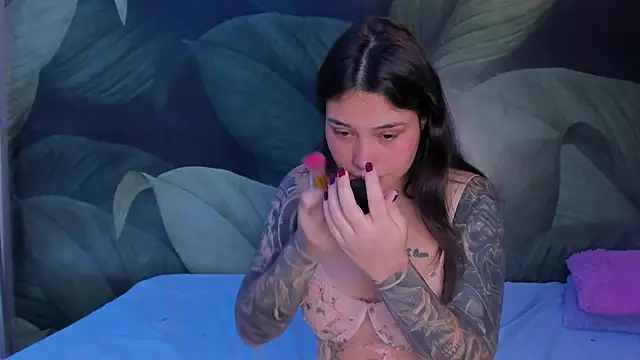 Snapshot of sweett_dirty chatting on 10-14-25, 12:28 sweett dirty online show from 10-14-25, 12:28