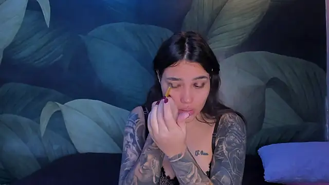 Snapshot of sweett_dirty chatting on 10-18-25, 12:17 sweett dirty online show from 10-18-25, 12:17