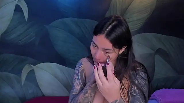 Snapshot of sweett_dirty chatting on 10-28-25, 12:30 sweett dirty online show from 10-28-25, 12:30