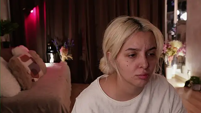 Snapshot of VictoriaMorrone chatting on 10-20-25, 06:30 VictoriaMorrone online show from 10-20-25, 06:30