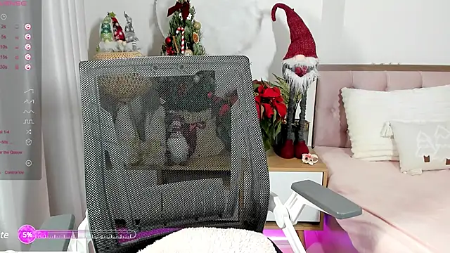 Snapshot of _Joliie_ chatting on 12-20-24, 05:47  Joliie  online show from 12-20-24, 05:47