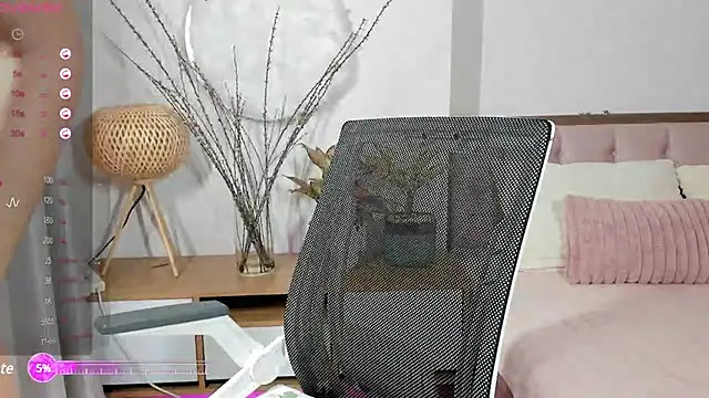 Snapshot of _Joliie_ chatting on 01-06-25, 06:03  Joliie  online show from 01-06-25, 06:03