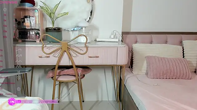 Snapshot of _Joliie_ chatting on 01-31-25, 01:45  Joliie  online show from 01-31-25, 01:45