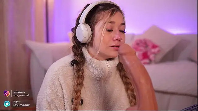 Snapshot of lilith_gray9 chatting on 11-22-25, 06:29 lilith gray9 online show from 11-22-25, 06:29