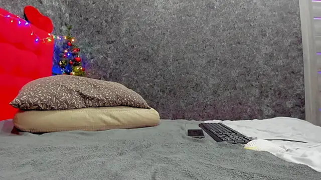 Snapshot of LayaFlow chatting on 12-16-24, 01:43 LayaFlow online show from 12-16-24, 01:43
