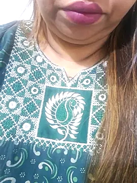 Snapshot of Ravina_patil1 chatting on 11-17-25, 02:45 Ravina patil1 online show from 11-17-25, 02:45