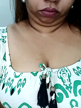 Snapshot of Ravina_patil1 chatting on 11-18-25, 12:53 Ravina patil1 online show from 11-18-25, 12:53