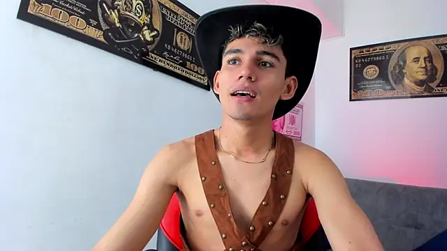 EstebanPerez  online show from 12-30-24, 12:20