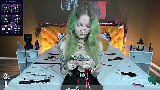 Mary Xextra online show from 12-14-24, 11:23