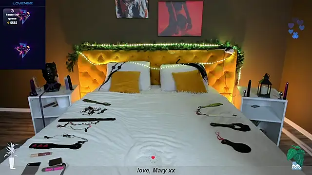 Mary Xextra online show from 12-20-24, 01:25