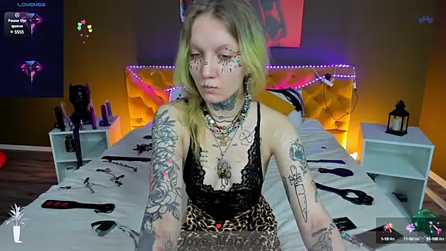 Mary Xextra online show from 01-22-25, 01:10