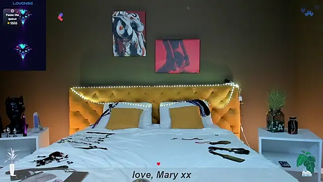 Mary Xextra online show from 02-21-25, 01:11